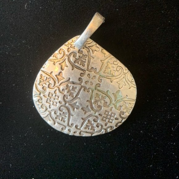 Magnetic Pendent - Picture 1 of 1